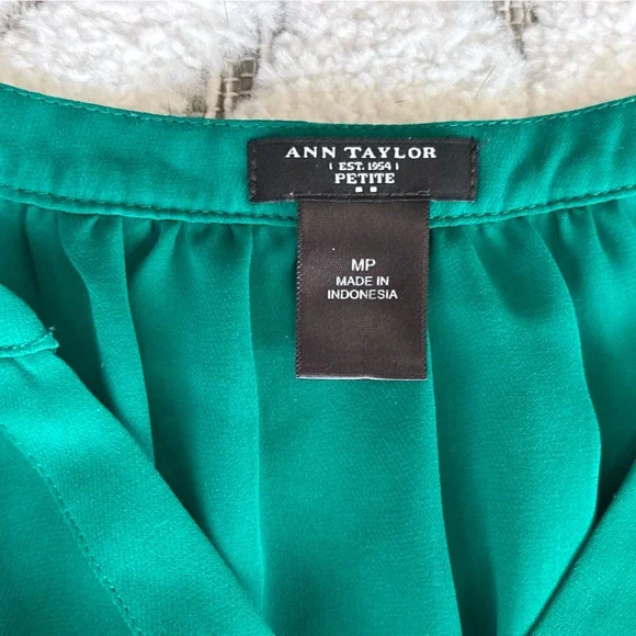 Ann Taylor Chiffon Green Peplum Top Sz MP - Picture 2 of 2